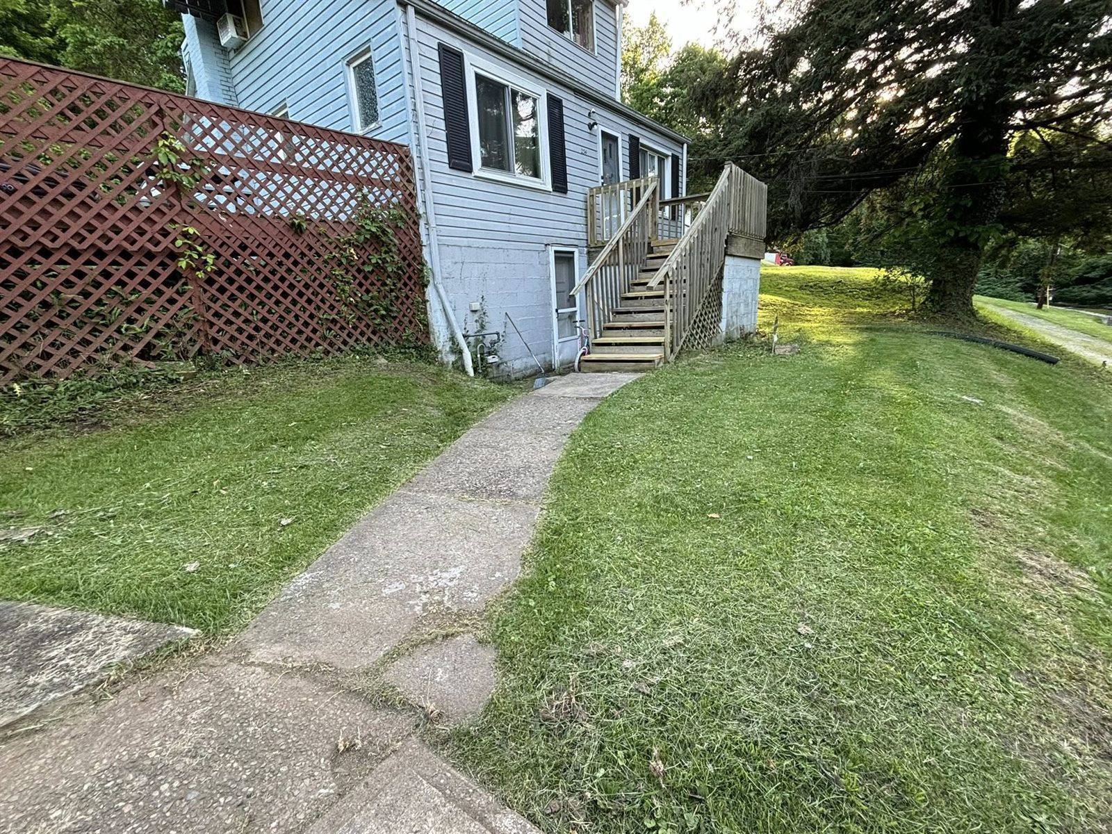 Mulched landscape beds with clean lawn edges